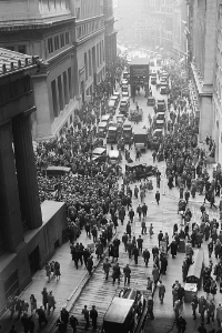 Crowd at Wall & Broad Streets after the 1929 crash